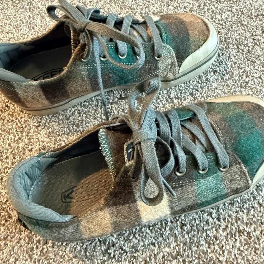 Hiking Shoes Keen Elsa Velvet Sneakers Women’s Size 7 Gray Lace Up Casual Shoes